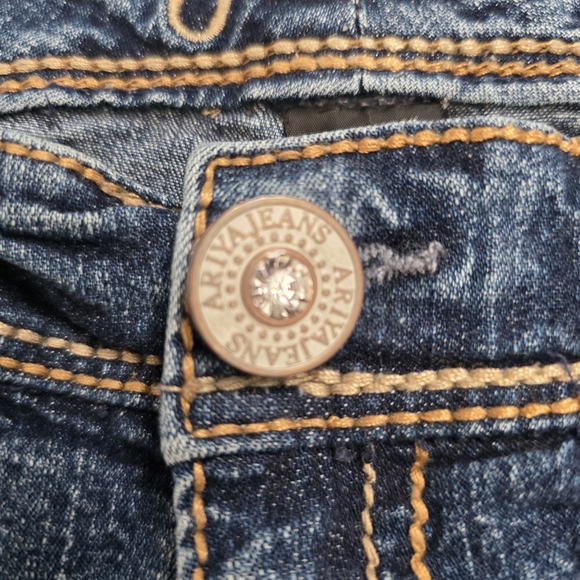 Ariya Jeans Denim Shorts Size 7/8 Distressed Cuffed Y2k Style - Picture 9 of 14